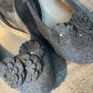 Fioni flower felt charcoal high heels